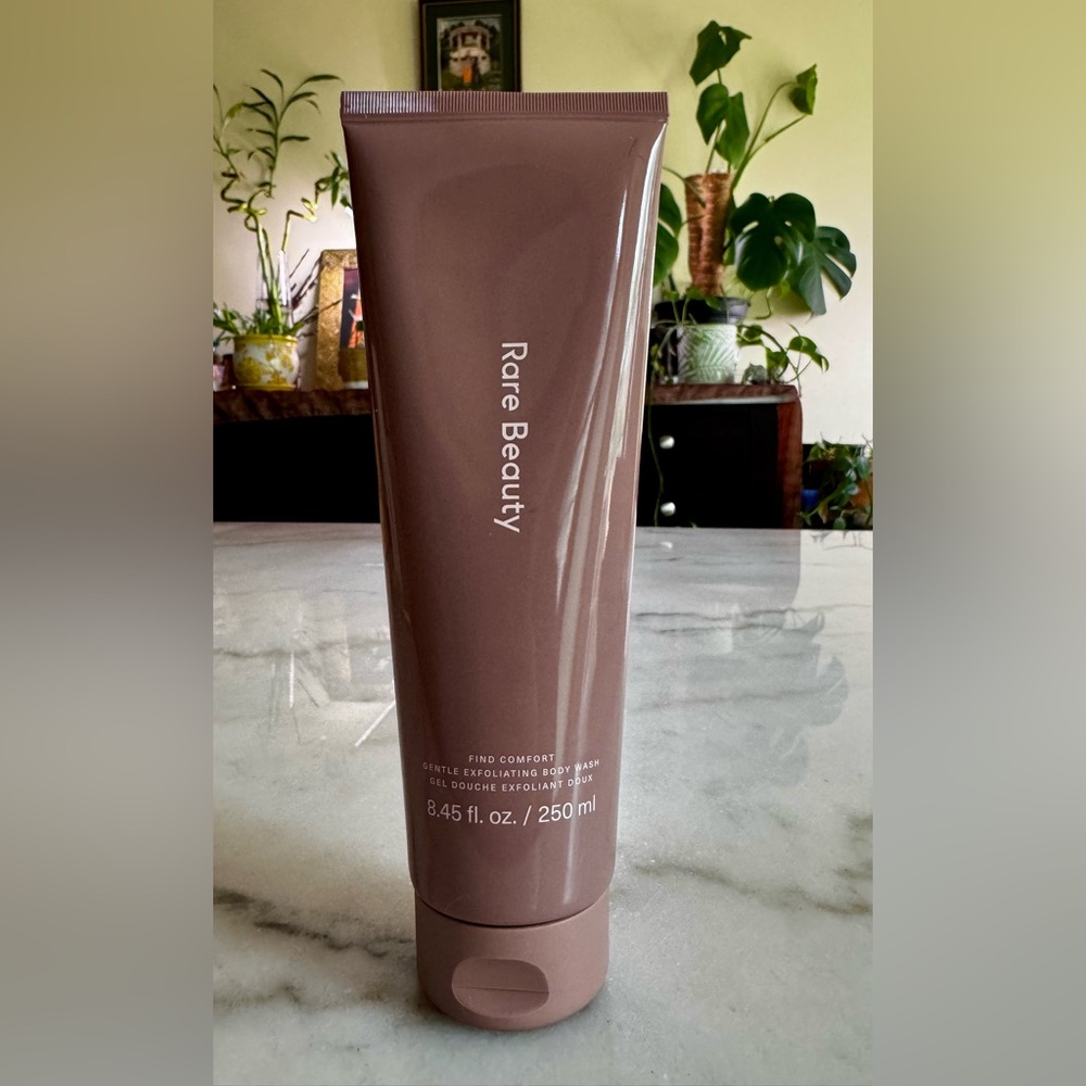 Rare Beauty Gentle Exfoliating Body Wash — 8.45 Fl oz/250 ml, BN&S